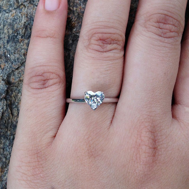 Engagement ring, Pave Diamond Heart shape ring, 1 round brilliant diam -  Olivacom