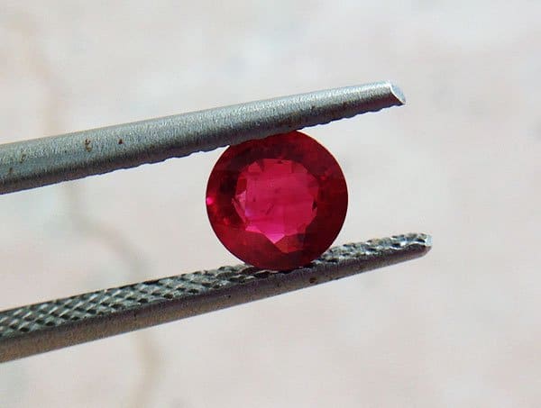 Sold! 1.01 carat Vivid Red Round Cut Unheated & Untreated Mozambique